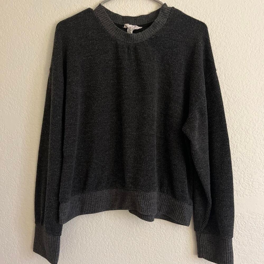 For the Republic black/gray ribbed Cropped Sweater Size L